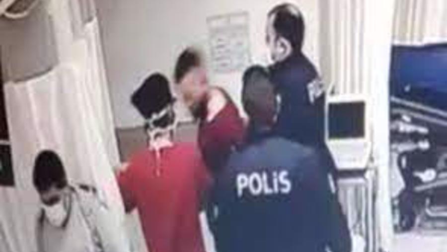 Tedavisini yaptığı hasta, parke taşıyla doktora saldırmaya çalıştı